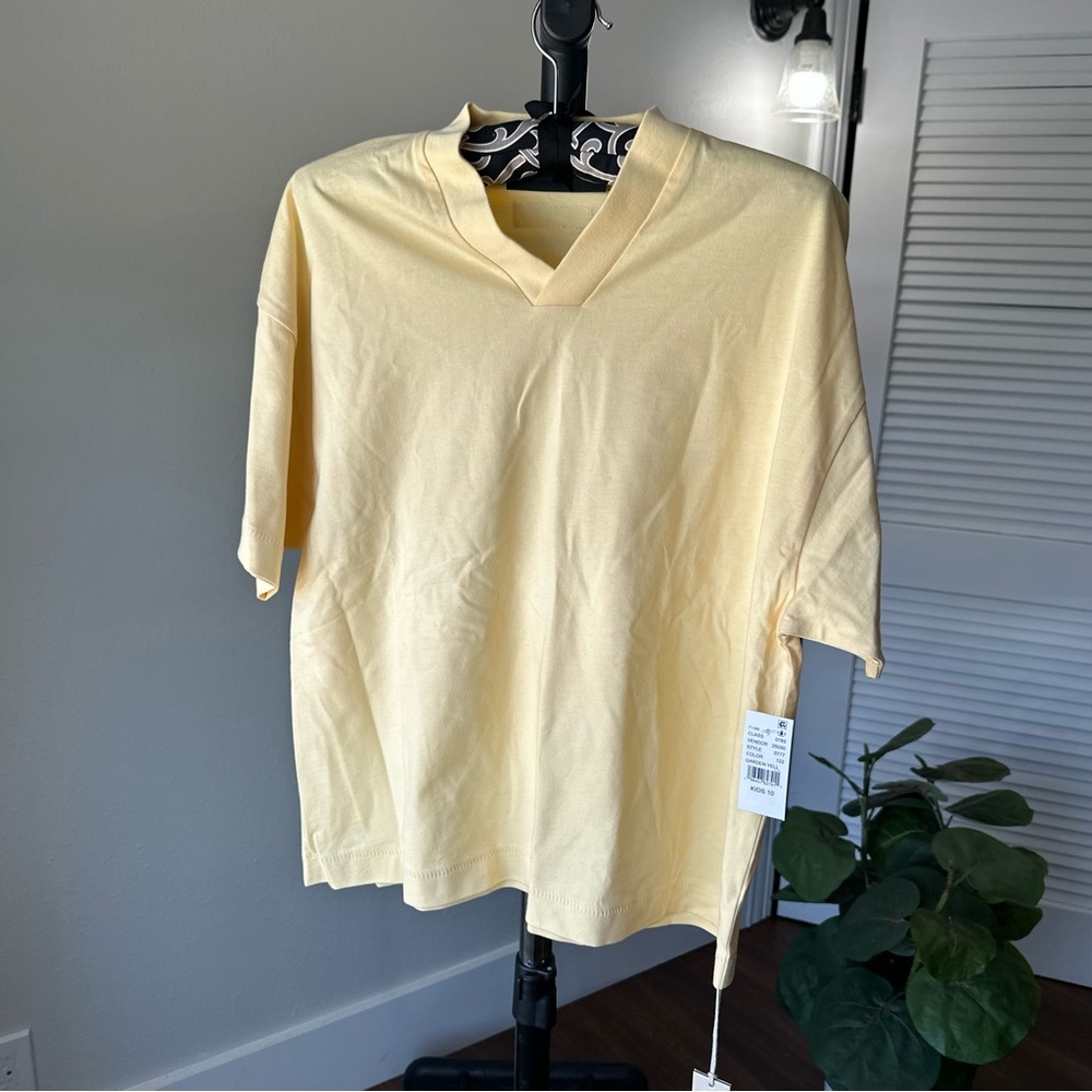 Kids Essentials Fear Of God Butter Yellow V-neck Oversized T-Shirt NWT Y10